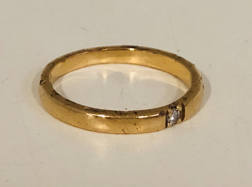 Guld: vielsesring udført i 14kt./585 prydet m. brillant (F 133/24)