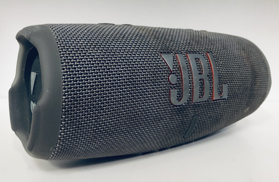 JBL Charge 5 trådløs højttaler m. 20 timers batteritid samt indbygget powerbank (F 34/25)