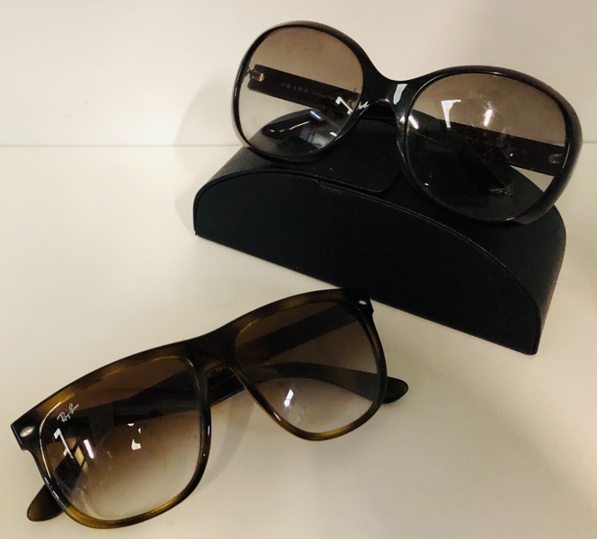 Ray-Ban Boyfriend (RB4147) solbrille samt Prada Black SPR 04O Oversized solbrille m. tilhørende etui (B 337, 338/25)
