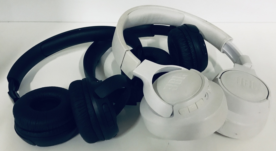 JBL TUNE760NC trådløse hovedtelefoner, JBL TUNE52BTR trådløse hovedtelefoner samt JBL trådløse hovedtelefoner (B 319, 342, 398/25) 