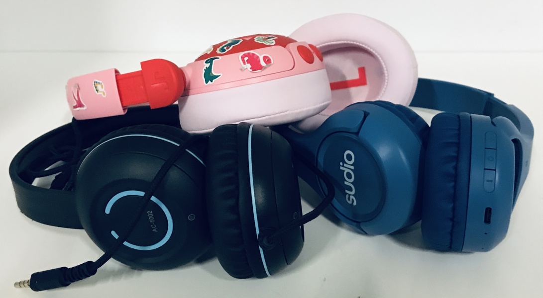 JBL Junior 470NC hovedtelefoner, Sudio K1 Kidz hovedtelefoner samt Cyber Acoustics AC-5002 headset (B 271, 323, 386/25) 