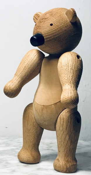 Kay Bojesen træfigur (1886-1958):  bjørn af eg og ahorn (14,5cm) - (Å 2025-1513)