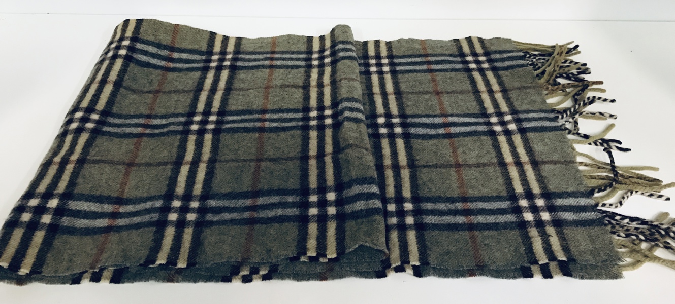 Burberry halstørklæde af 100% cashmere
