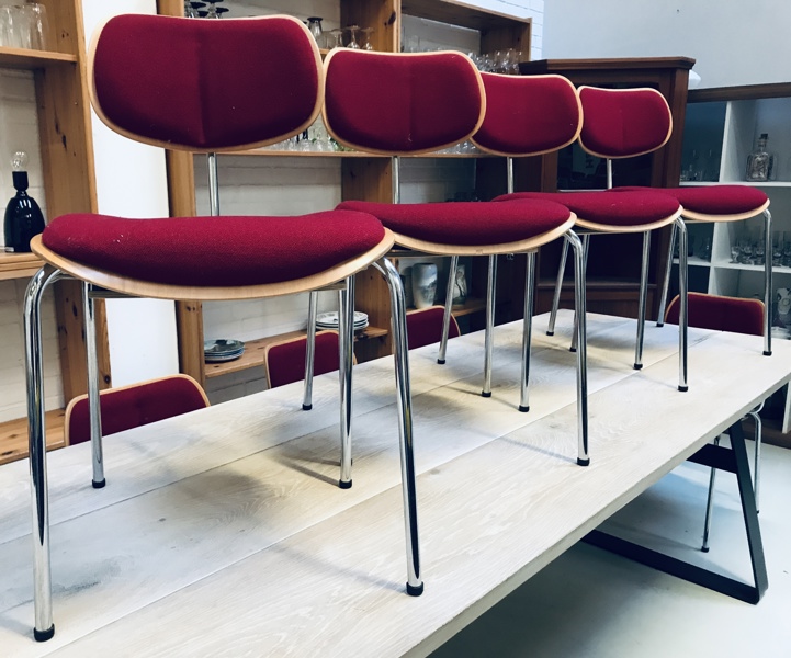 4 Egon Eiermann SE68 stole, fremstillet hos hos Wilde & Spieth (den originale)
