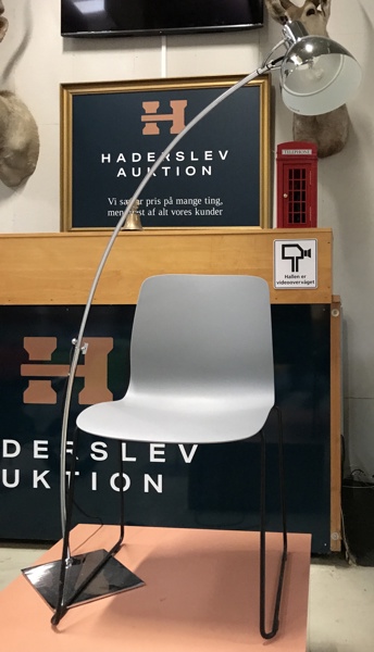 Gate Reflect stol fra Savir Design samt Seed Lightning gulvlampe