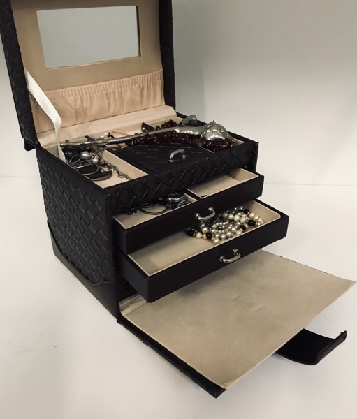 Smykkeskrin m. smykker - herunder dansk sølv