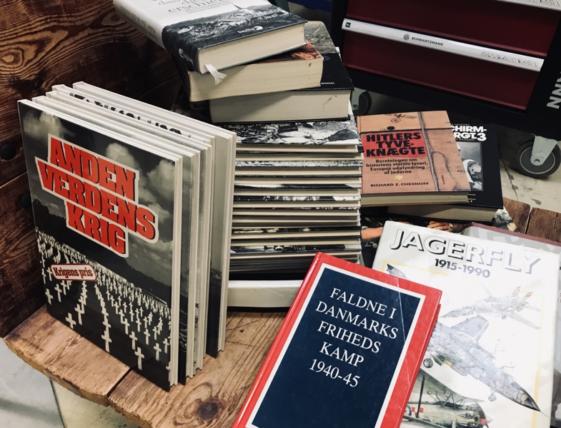 Samling af bøger omkring 2. verdenskrig (WWII) og 'Det Tredje Rige' (30 enheder) 