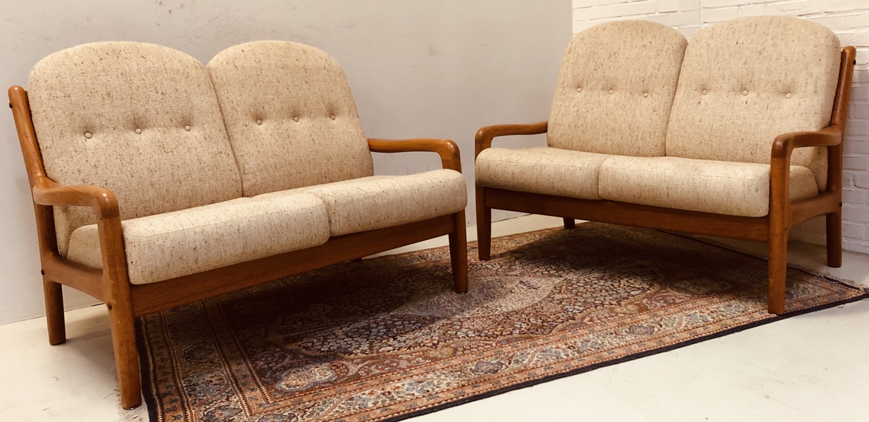 2 Mid-century 2-pers. sofaer af teak - tilskrives Georg Thams