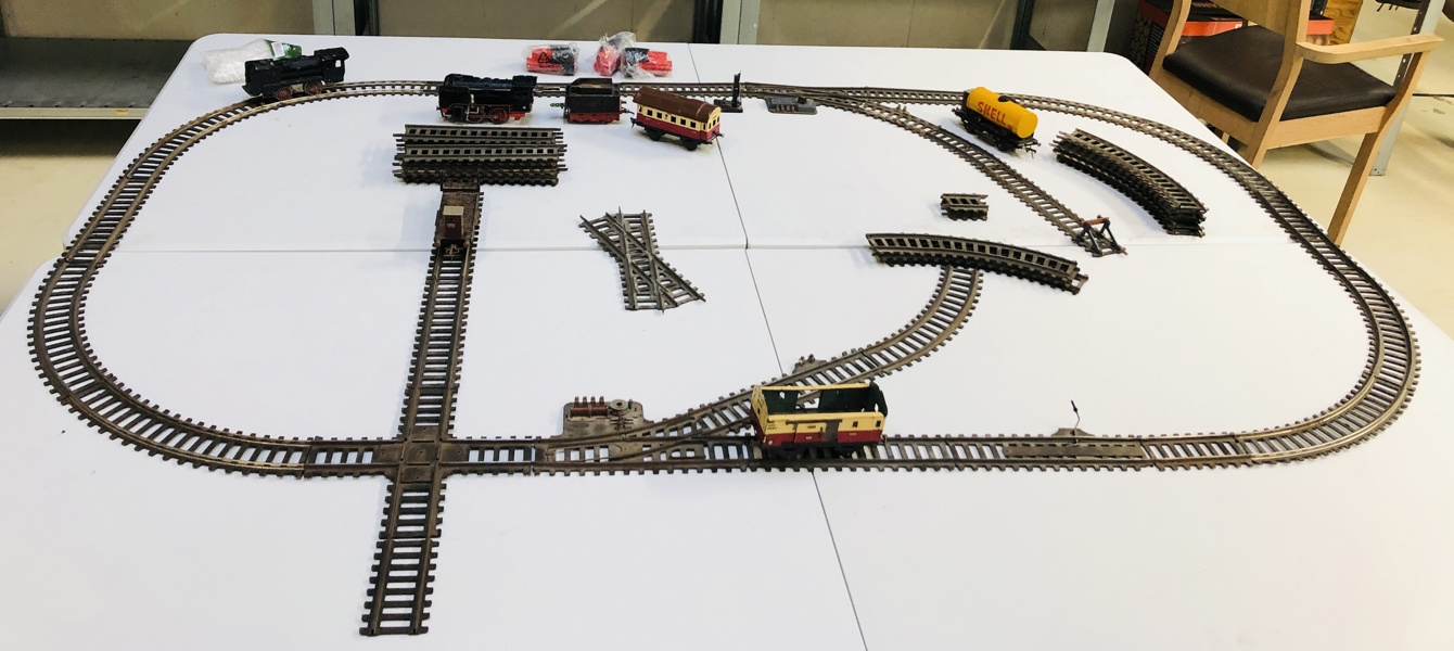 Samling af modeltog skinner str O (32mm) samt udvalg af tog og vogne