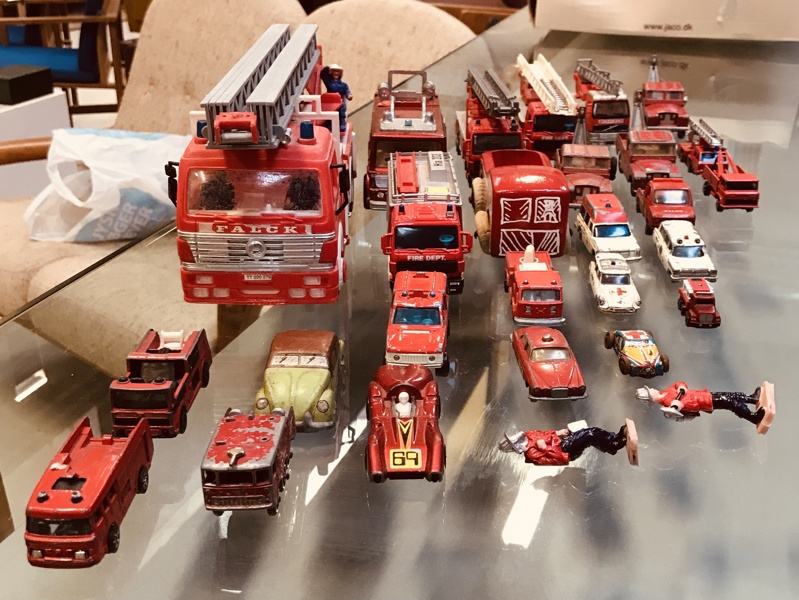 Samling af brand- og udrykningskøretøjer (modelbiler) - herunder Corgi, Lesney, Majorette m.fl. (ca. 21 enheder)