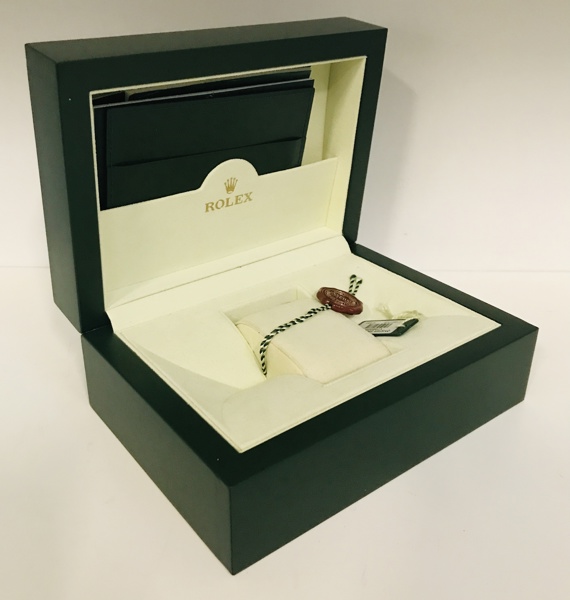 Original Rolex boks m. tilhørende hangtag, pouch, samt diverse vejledninger