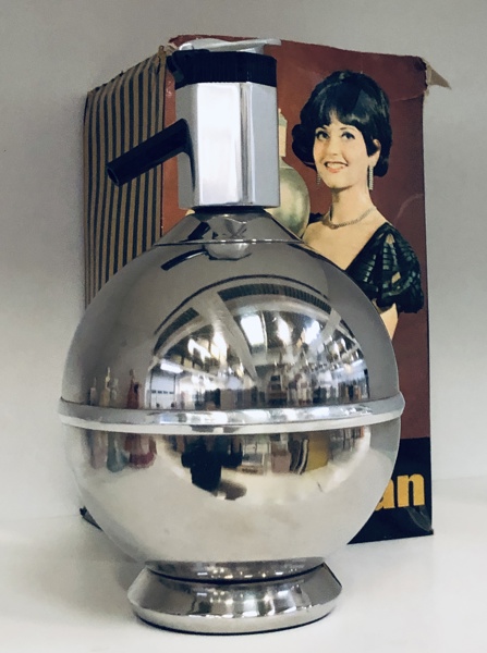 Elegant mid-century funkis sifonflaske m. tilhørende gaspatroner og original æske