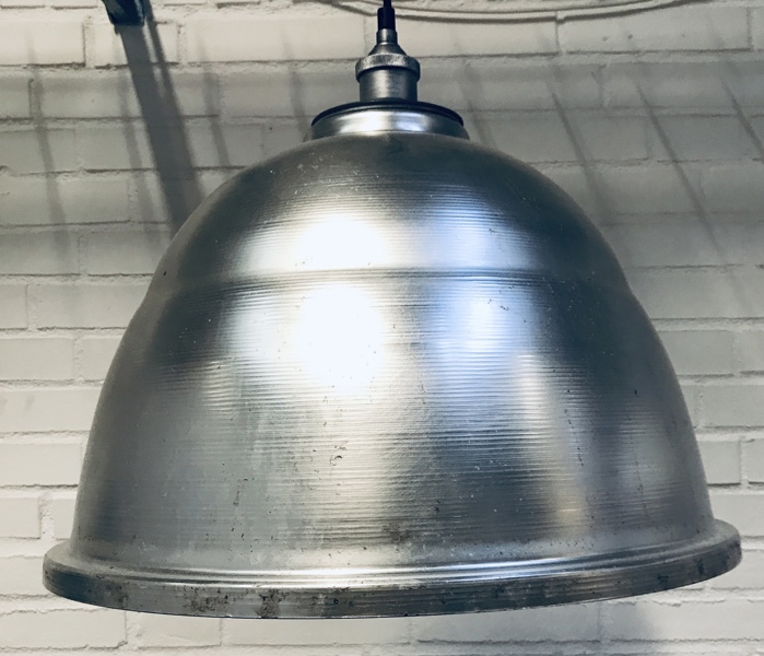 Industripendel udført i kanneleret aluminium (49cm)