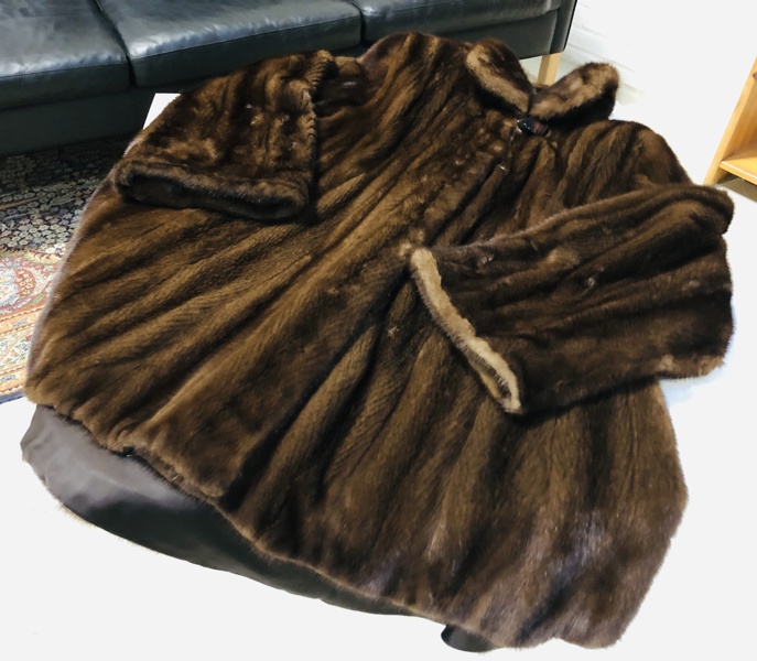 Mørke brun minkpels frakke fra Dasco Fur (medium/large)