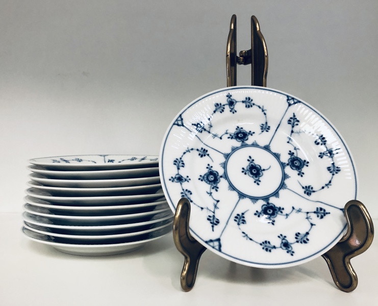 11 Royal Copenhagen Musselmalet Riflet tallerkner (dekorations nr.: 1/181)