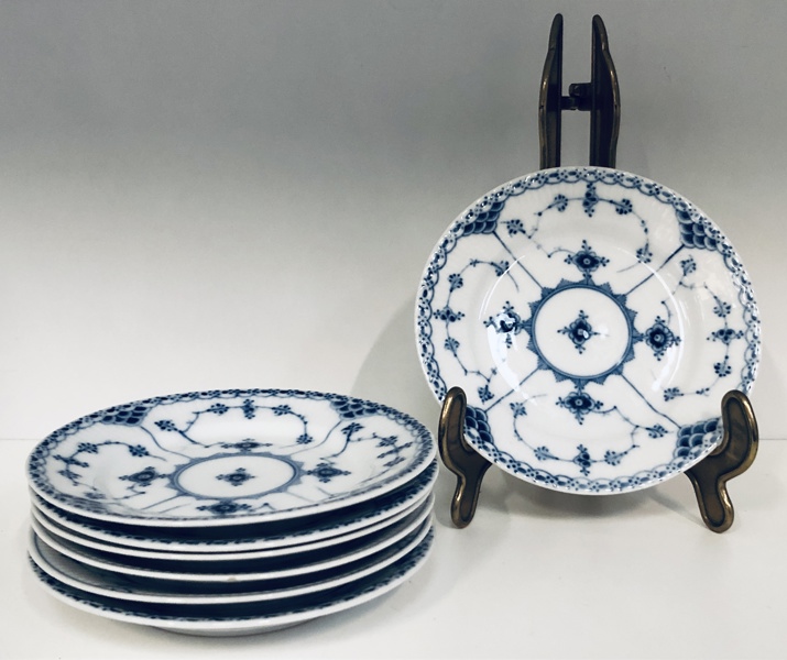 6 Royal Copenhagen Musselmalet Halvblonde kagetallerkner (dekorations nr. 1/575)