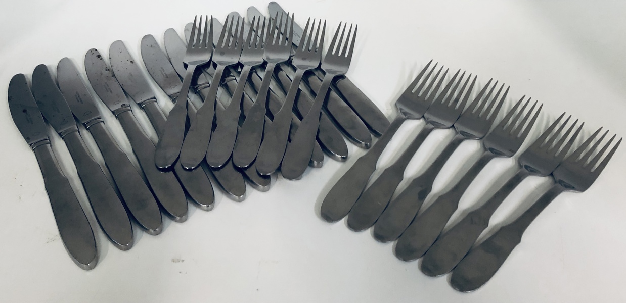Georg Jensen 'Mitra' bestik af stål (12 pers.), formgivet af Harald Nielsen
