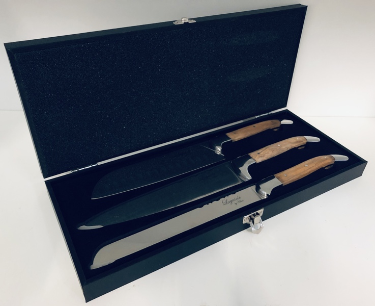 Laguiole By Hâws knivsæt m. tilhørende kuffert: Santoku kniv (31,5cm), Chef kniv (33,5cm) samt brødkniv (34 cm)