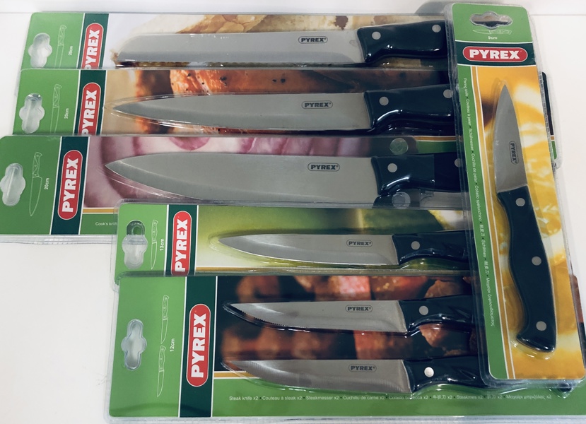 Pyrex knive (7 enheder): brødkniv (20cm), trancherkniv (20cm), kokkekniv (20cm), universalkniv (13cm) skællekniv (9cm) samt 2 steakknive (12cm)