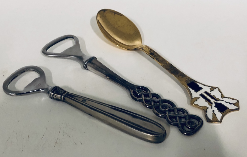 Sølv: David Andersen 'Ringebu' samfundshjælper (830), W. & S. Sørensen 'Karina samfundshjælper (830) samt A. Michelsen 1971 juleske (925) samt