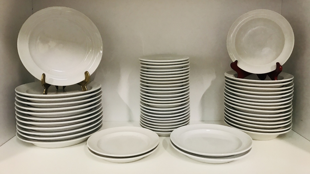 Stor samling af Royal Copenhagen samt Vista Alegre Hvidpot porcelæn (56 enheder) designet af Grethe Meyer (1972)