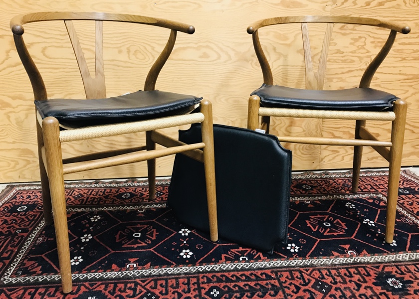 2 Hans J. Wegner (1914-2007) CH24 | Y-stol, fremstillet hos Carl Hansen & Søn m. 3 læderhynder (Å 2025-1475)