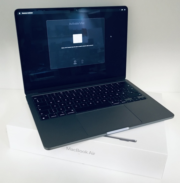 Apple MacBook Air M2 13.6 m. original kasse
