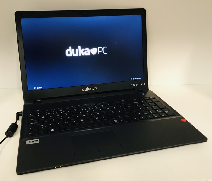 Duka PC Notebook  laptop m. tilhørende lader (2014)