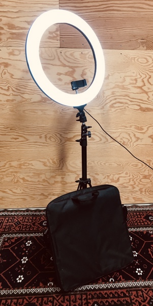 XXL Pro stort ringlight med stativ, beslag/holder, bæretaske samt original oplader