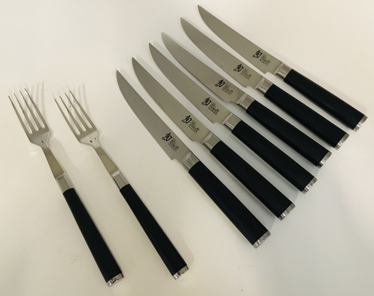6 Kai Shun Classic steakknive samt 2 gafler