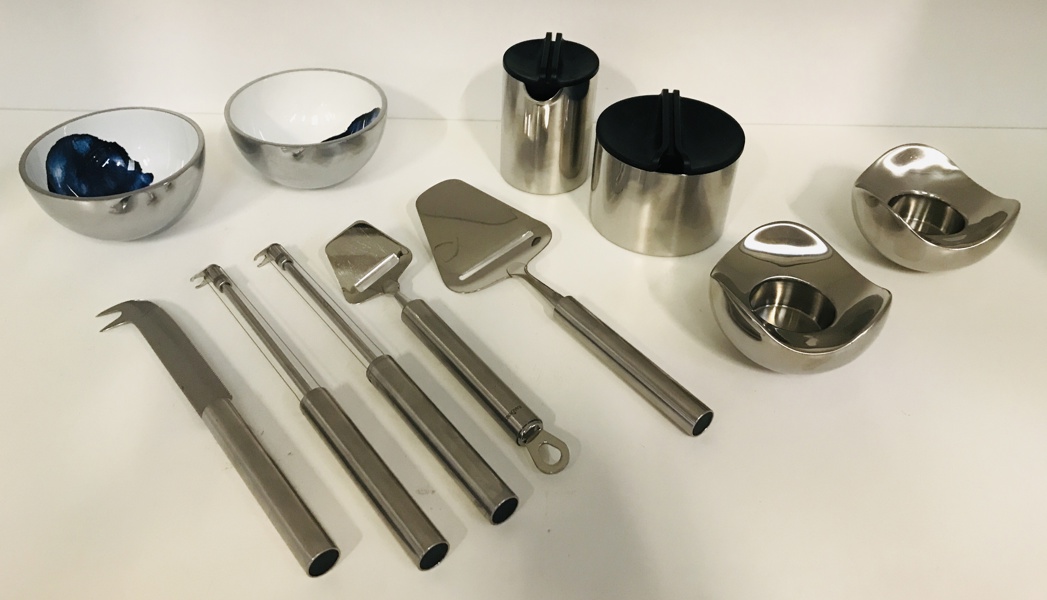 Samling af Georg Jensen og Stelton (11 enheder) - herunder Bloom Fyrfadsstage, skåle, flødekande samt diverse osteskærere