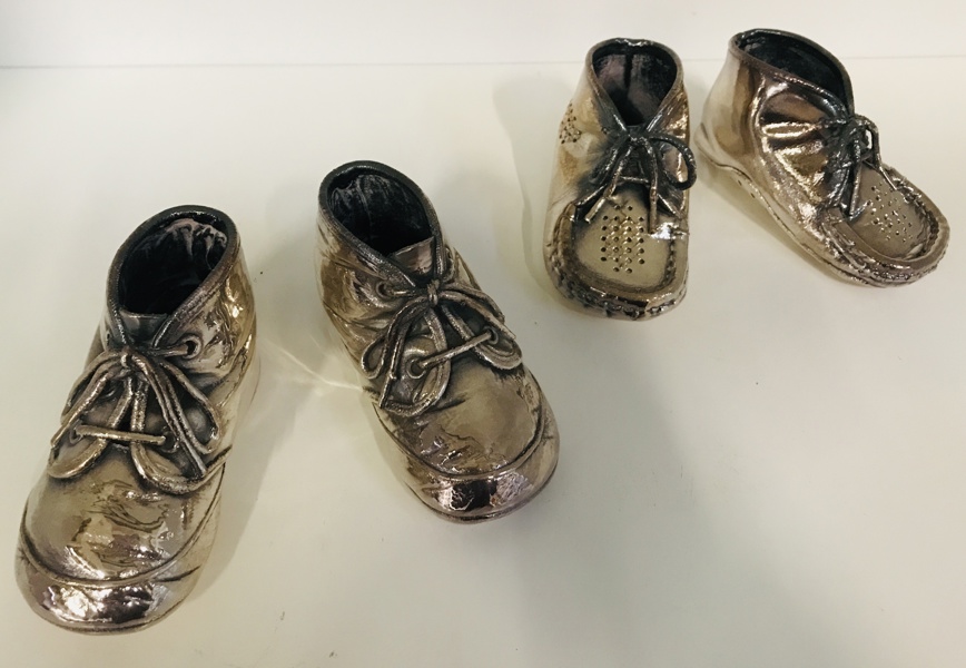 2 Par forsølvede børnesko - dekorativt og fint 