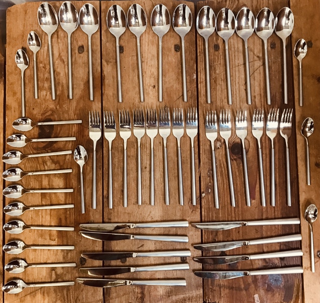 Stor samling af Rådvaad Silke bestik (51 enheder) - herunder diverse skeer, knive og gafler