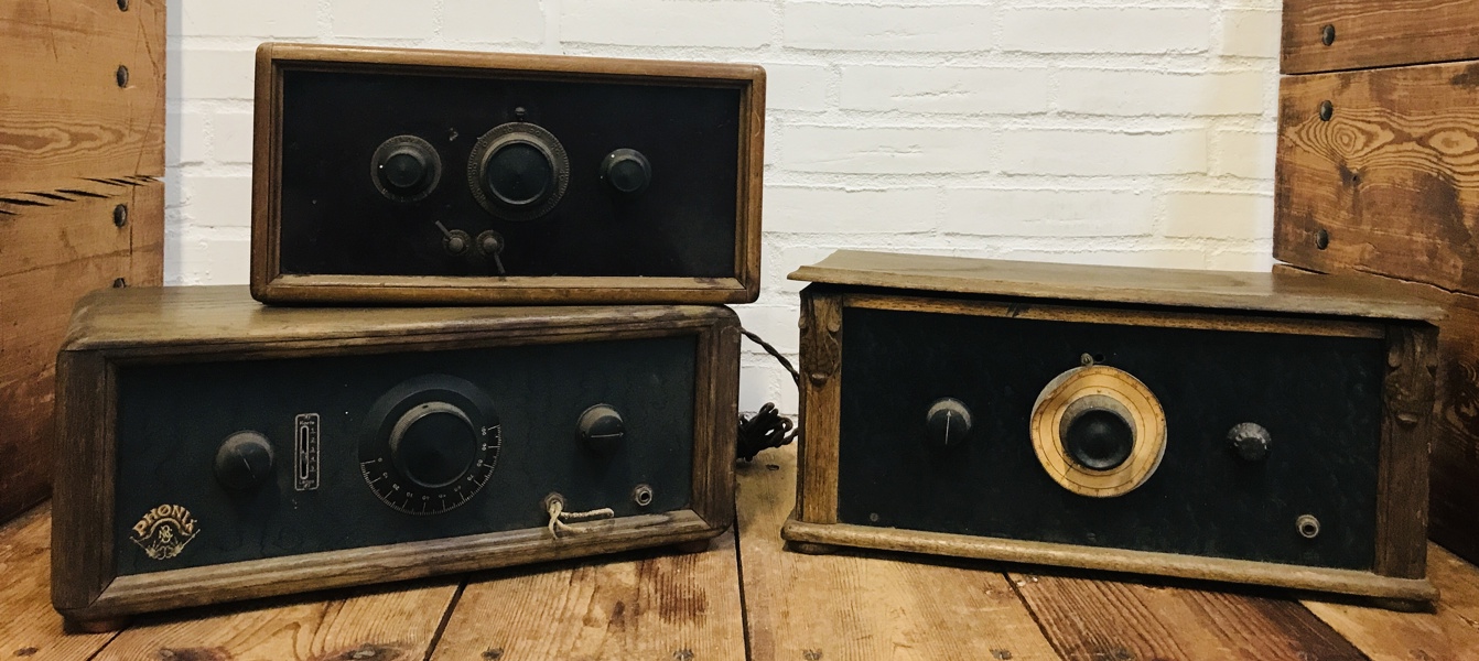 Samling antikke rørradio og radiomodtager  (3 enheder) - herunder en Phönix-Radio 