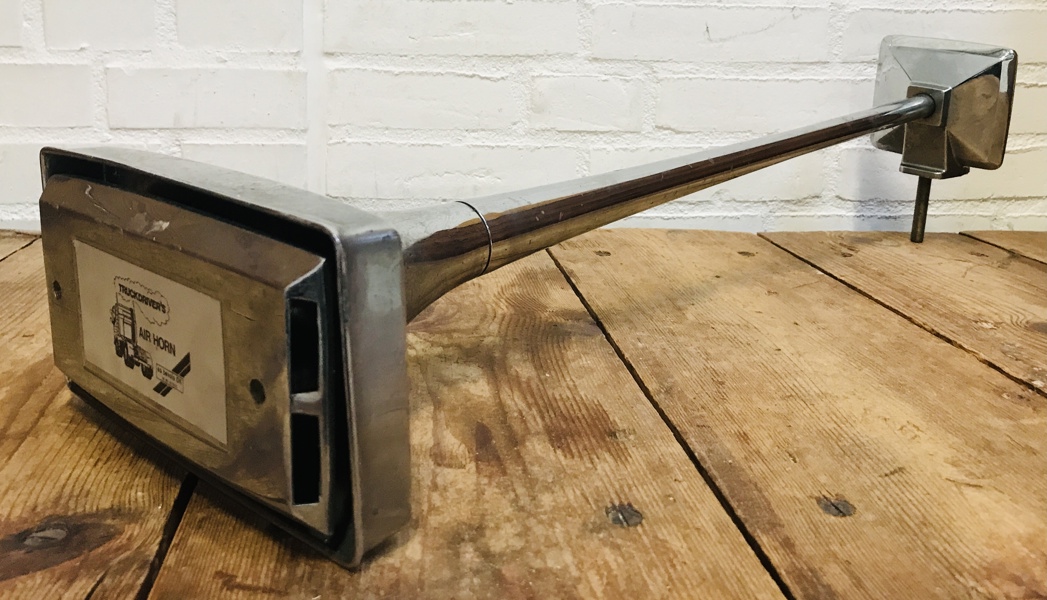 Hadley lufthorn til lastbil firkantet, udført i rustfrit stål og forkromet