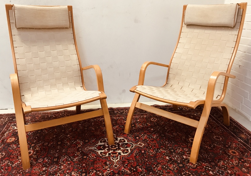 2 Danske højrygget lænestole af formbøjet bøg m. sæde og ryg af flettet kanvas m. nakkepude