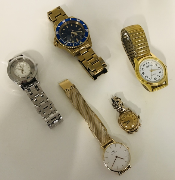 Samling af ure (5 enheder) - herunder Christina of London prydet m. diamanter, Invicta, Daniel Wellington m.fl. (Aug 25)