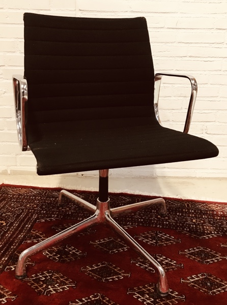 Charles og Ray Eames (1907-1978) EA 108 kontorstol m. drejefunktion, fremstillet ved Vitra