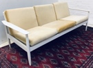 Mid-century Nordic: 2 loungestole, 3-pers. sofa samt sofabord 