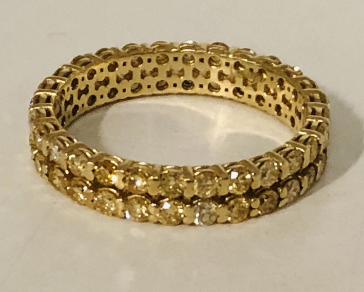 Guld: Pavé ring udført i 14kt./585 prydet m. 56 naturlige diamanter 