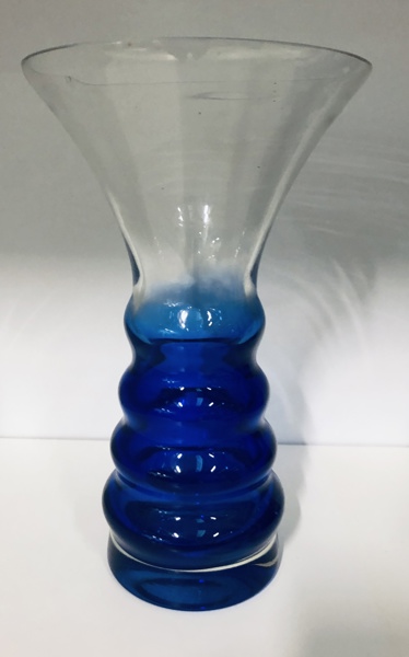 Svensk Art Deco vase udført i blåt og klart glas - bør ses