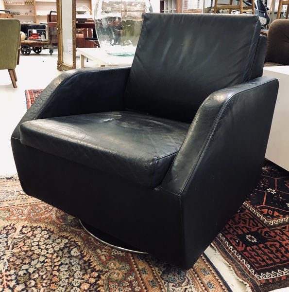 Relax Penta Rese high-end loungestol på drejesokkel fra Tiim