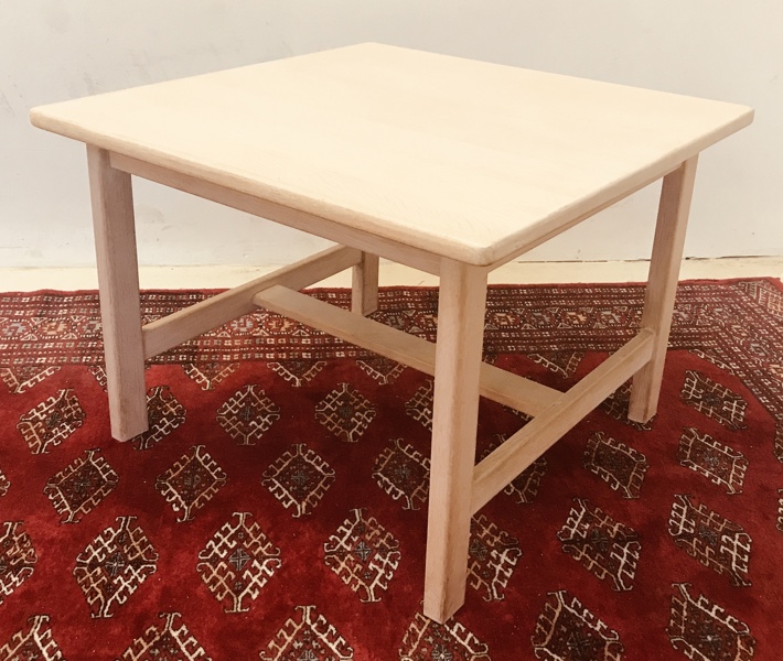 Kurt Østervig sofabord udført i egetræ, fremstillet hos K.P. Møbler