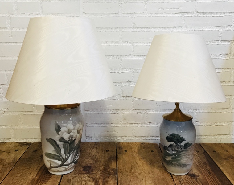 2 Royal Copenhagen bordlamper m. plisséskærme (dekorations nr.: 846/1217, 2854/3604)
