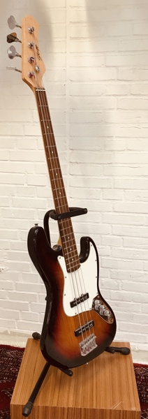 Stagg elektrisk bass m. Stagg stander