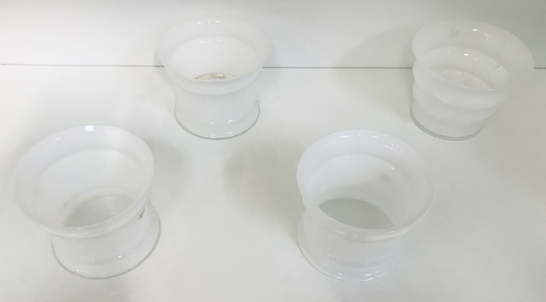 4 Holmegaard Harmony urtepotter, udført i opal glas