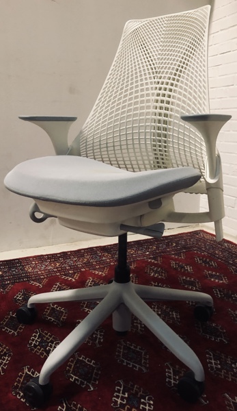 Herman Miller Sayl 3D high-end kontorstol (hvid/beige)