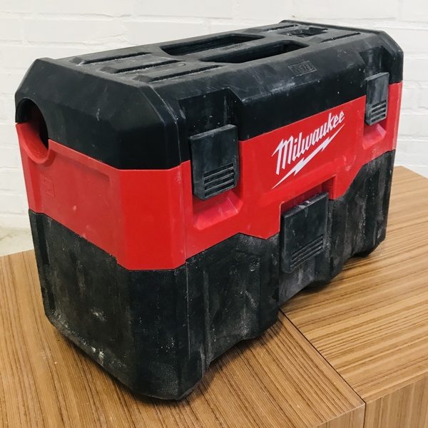 +M: Milwaukee M18 VC-2 (akku) våd/tør-støvsuger, m. beholderkapacitet: støv / væske: 9,79/7,5l