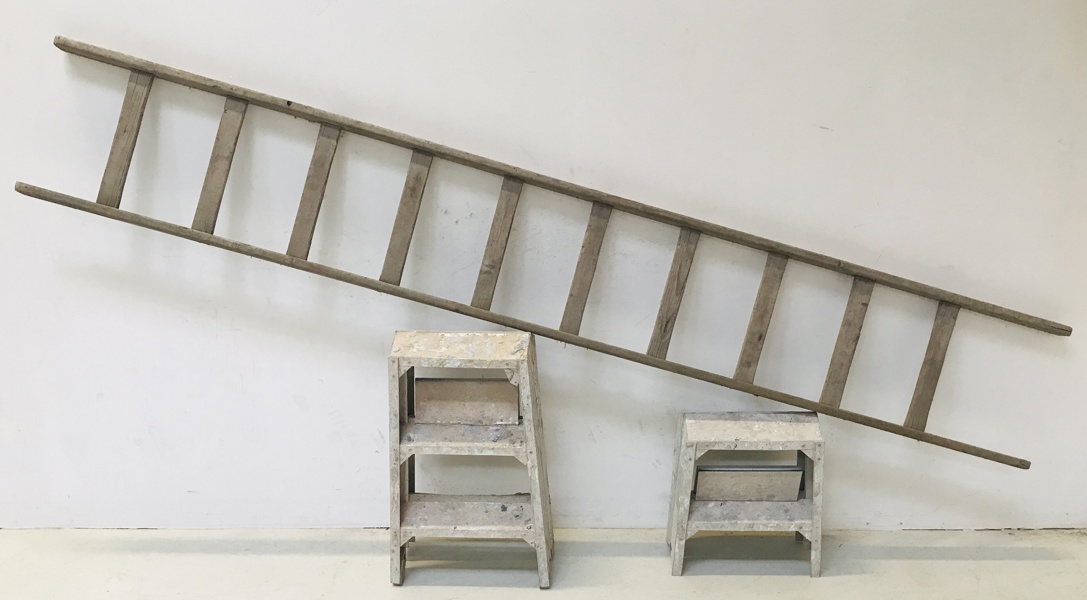 +M:  2 Jumbo arbejdsbukke (0,45/0,7) samt træstige (300cm)