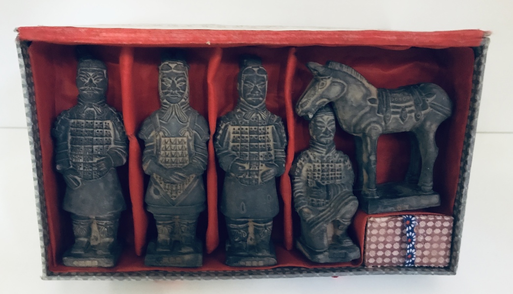 Kinesisk terracotta samlesæt (5 figurer) efter inspiration fra Qin Dynatiets krigere 